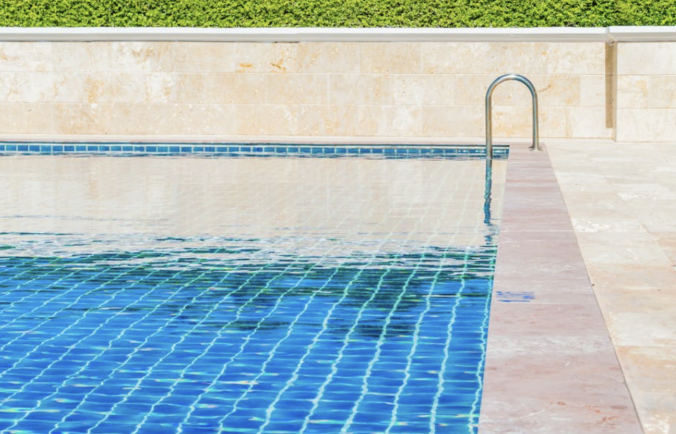 Imagen de archivo de una piscina.