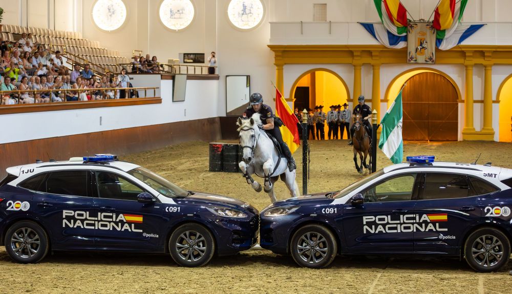 Así celebra la Policía Nacional sus 200 años en la Real Escuela Andaluza del Arte Ecuestre de Jerez