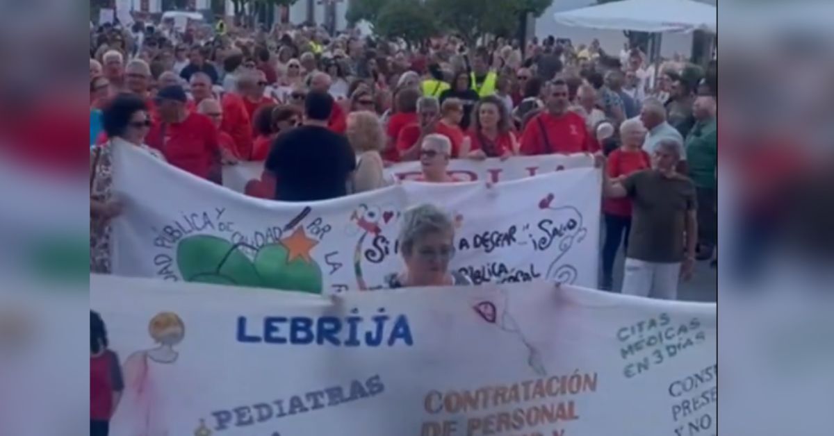 Manifestación en Lebrija pidiendo mejores sanitarias.