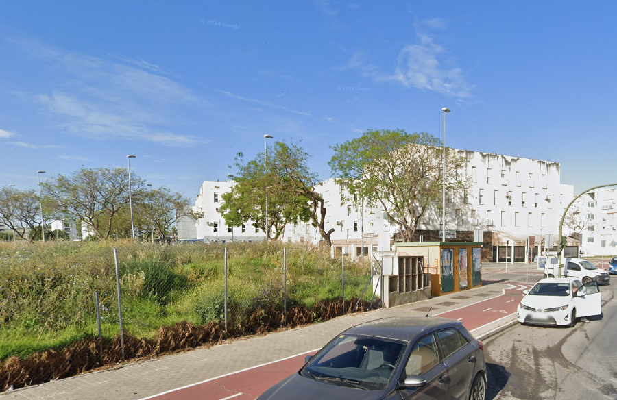 La avenida de Puertas del Sur en Jerez, donde se sitúa uno de los inmuebles que salen a subasta.