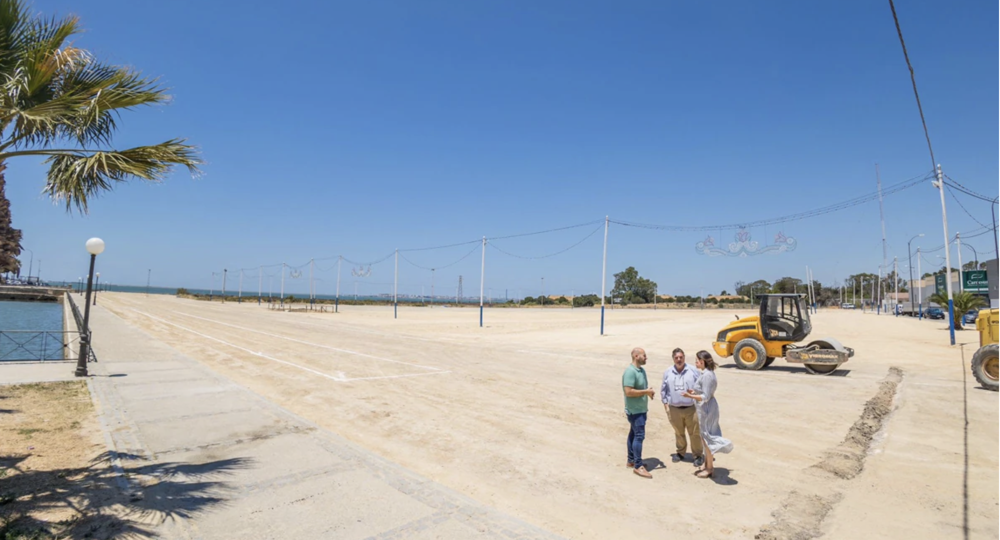 8.000 metros cuadrados más para las atracciones. La alcaldesa visitando el espacio tras la ampliación del mismo.