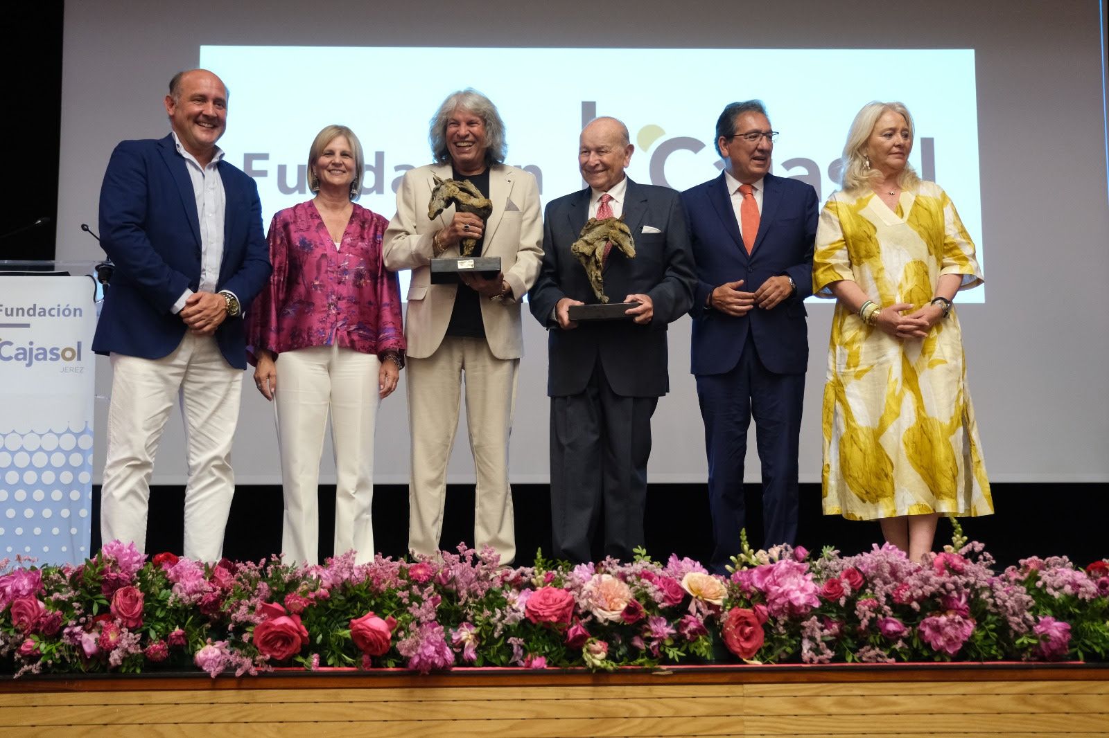 Los galardonados en los Premios Tradición de la Fundación Cajasol.