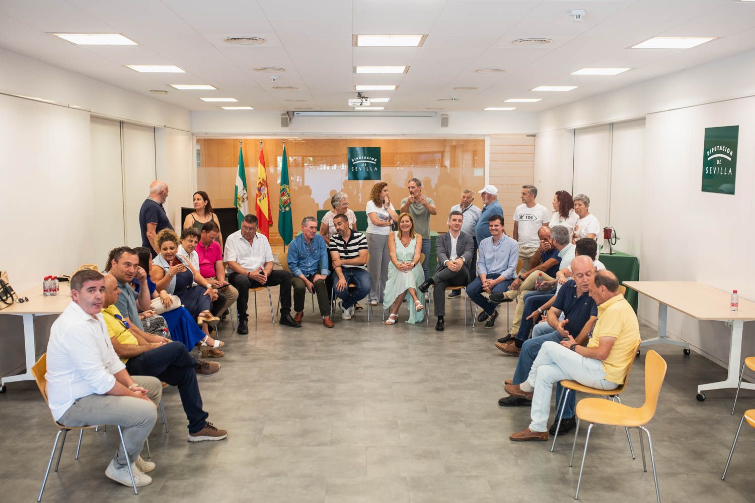 Alcaldes de diferentes municipios de Sevilla en el encierro por la sanidad.