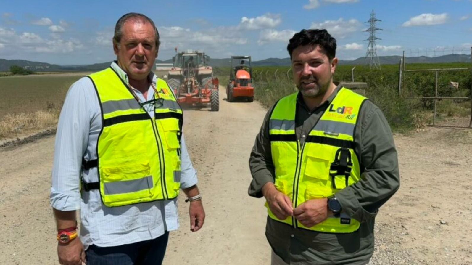 Federico Cuevas, a la izquierda, junto al alcalde de Lora, Antonio Enamorado, en una imagen reciente.