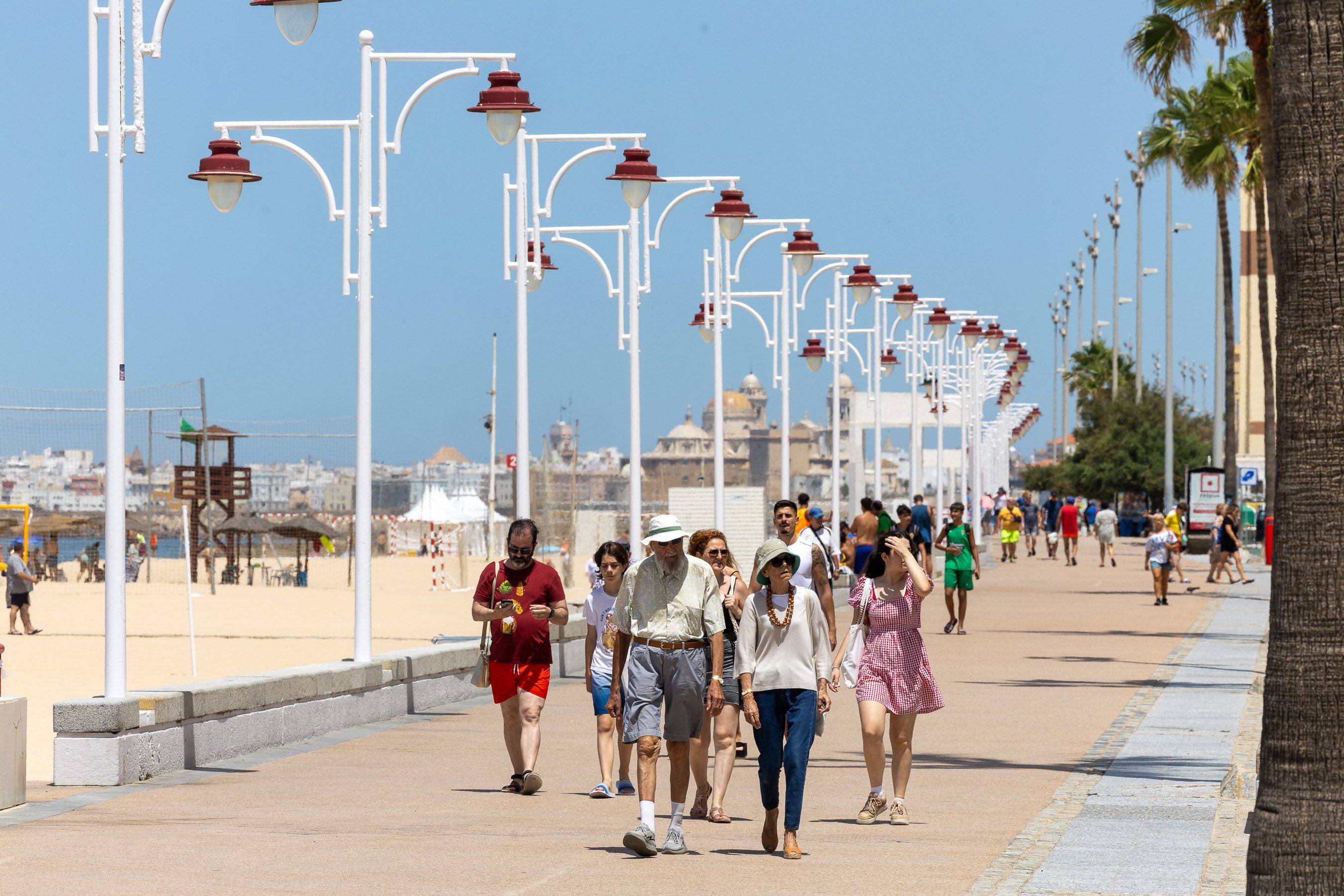 Turistas en Cádiz en una imagen de verano. 