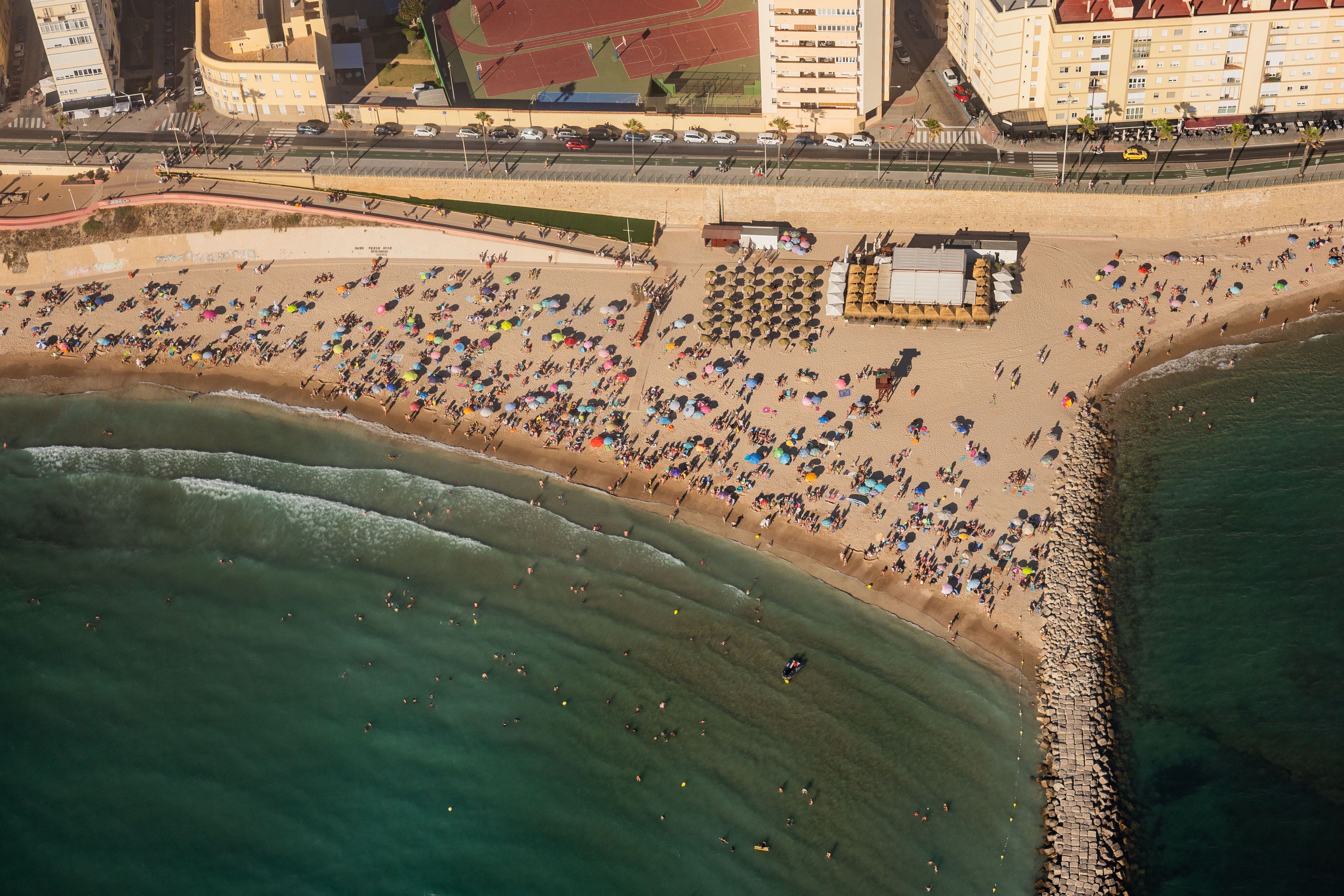 Varios sustos en las playas de Cádiz por una fuerte corriente de resaca. La playa de Santa María del Mar, en una vista aérea reciente.