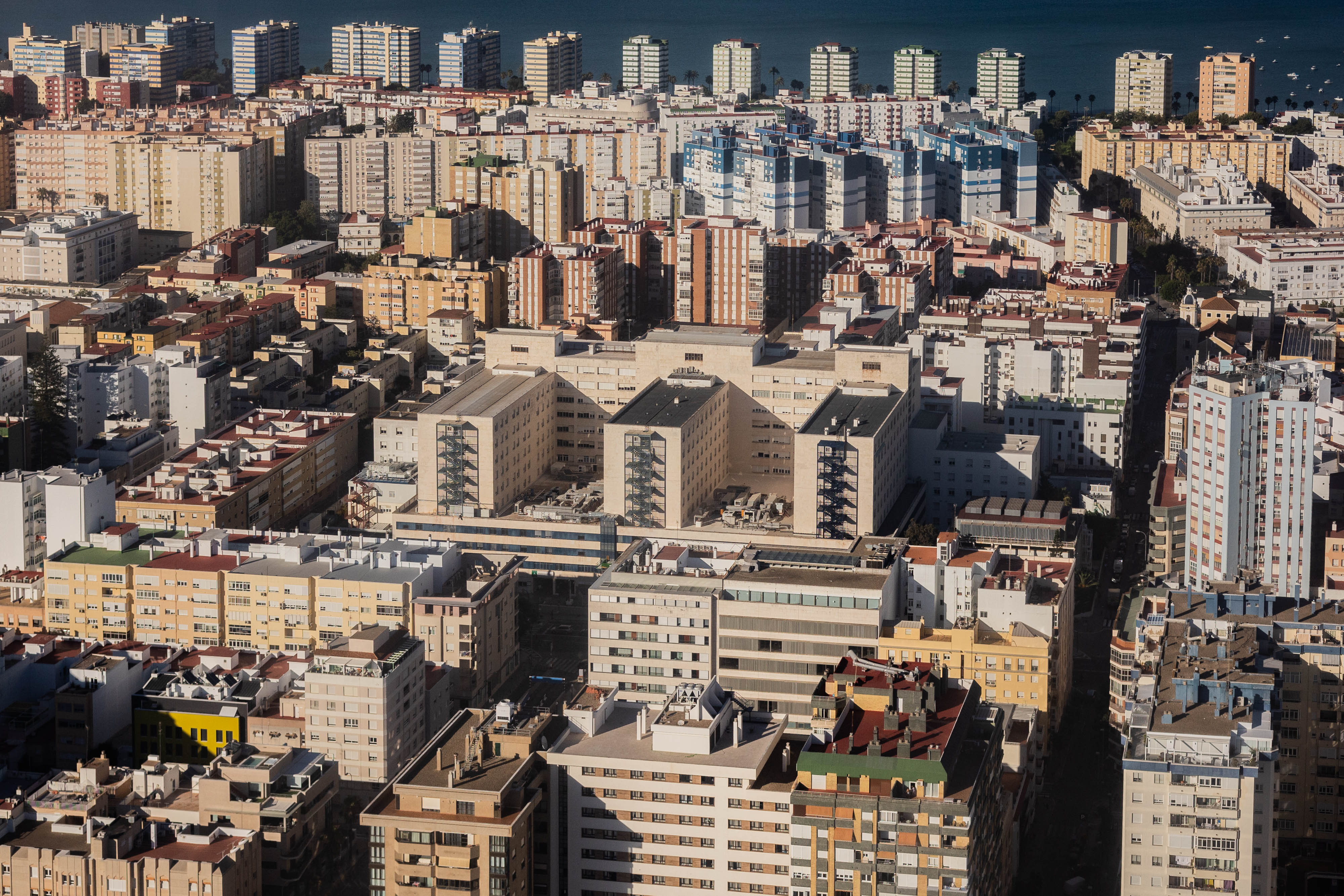 Vista del Hospital Puerta del Mar, en Cádiz.