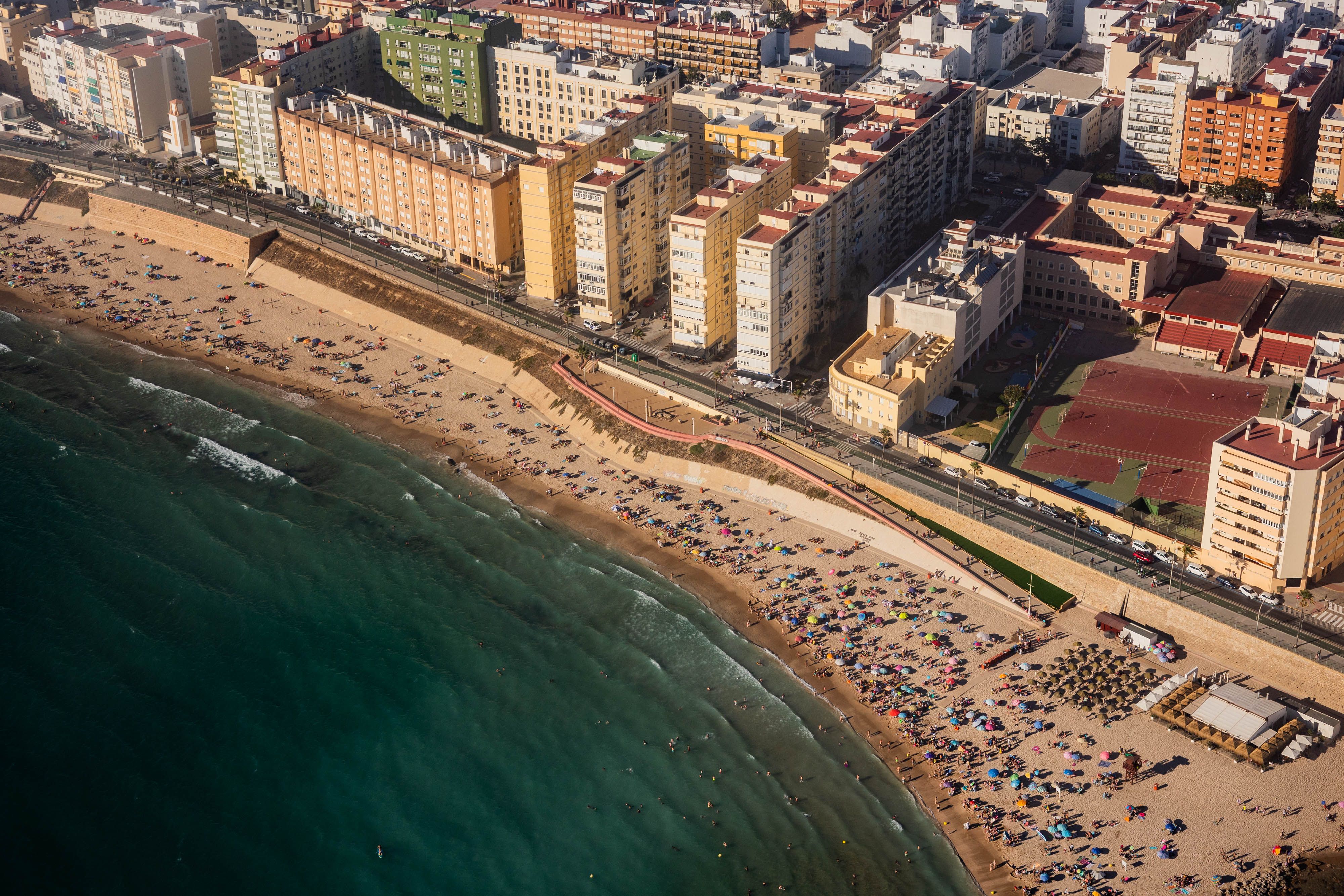 Dos posibles nuevas playas para Cádiz. La playa de Santa María del Mar, en Cádiz, vista desde el aire.