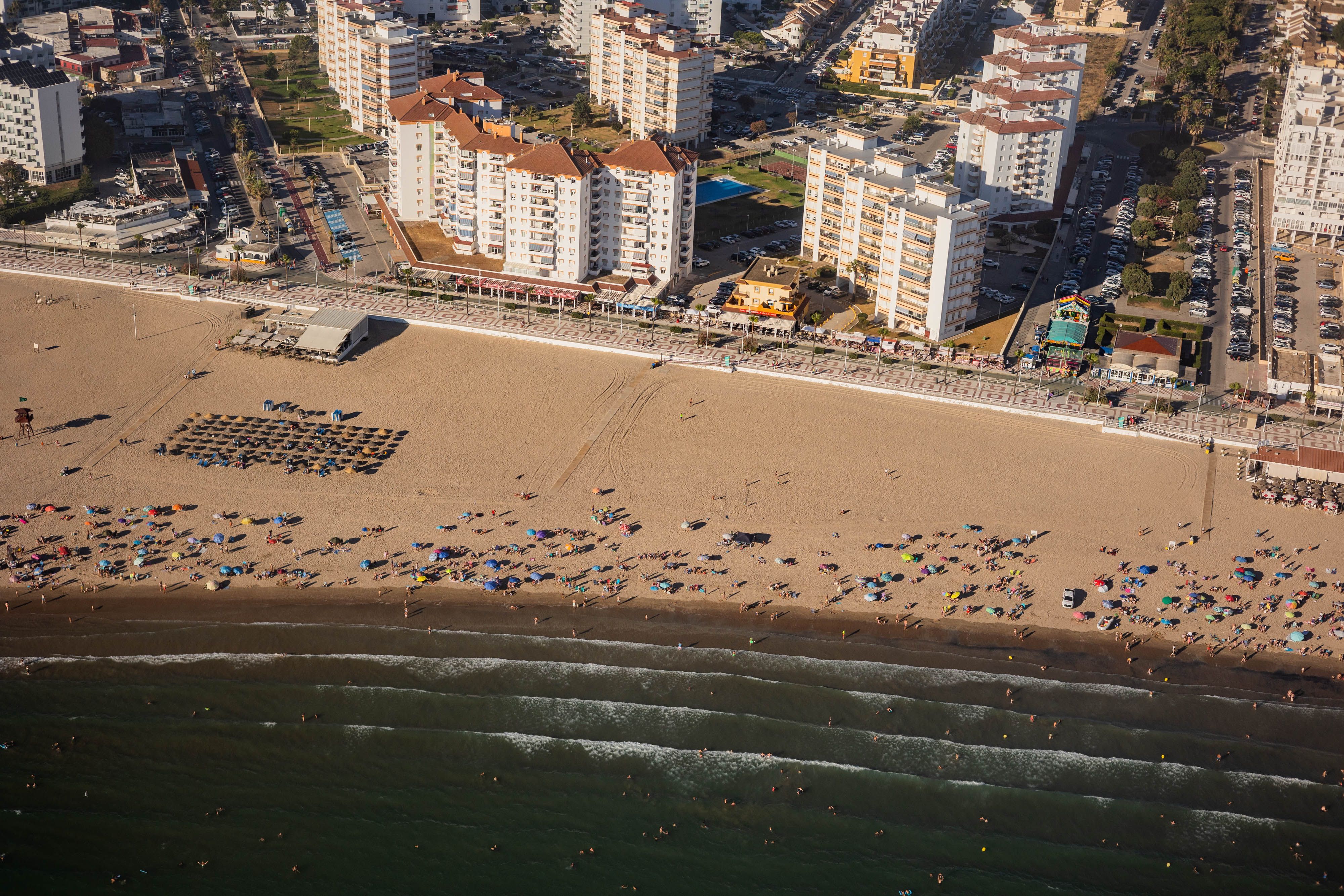 Vista aérea de la playa de la Victoria en Cádiz.