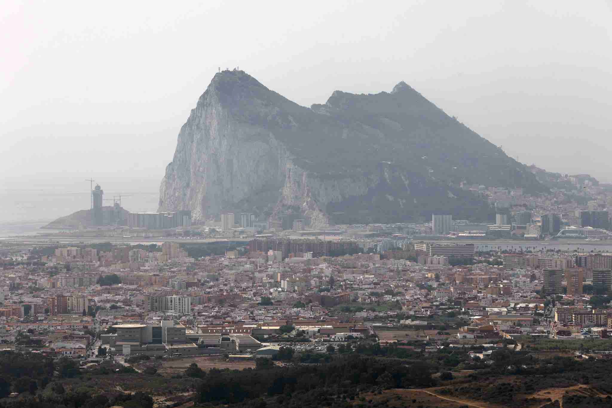 Vista de La Línea y Gibraltar, desde Sierra Carbonera. 