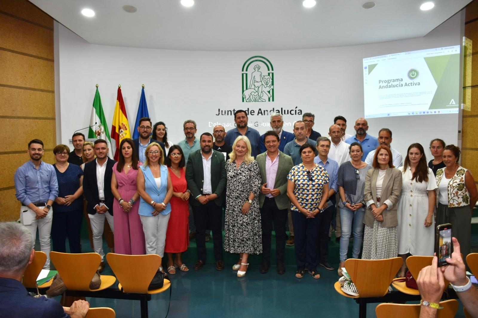 Colombo con los alcaldes a los que presentó el Programa Andalucía Activa.