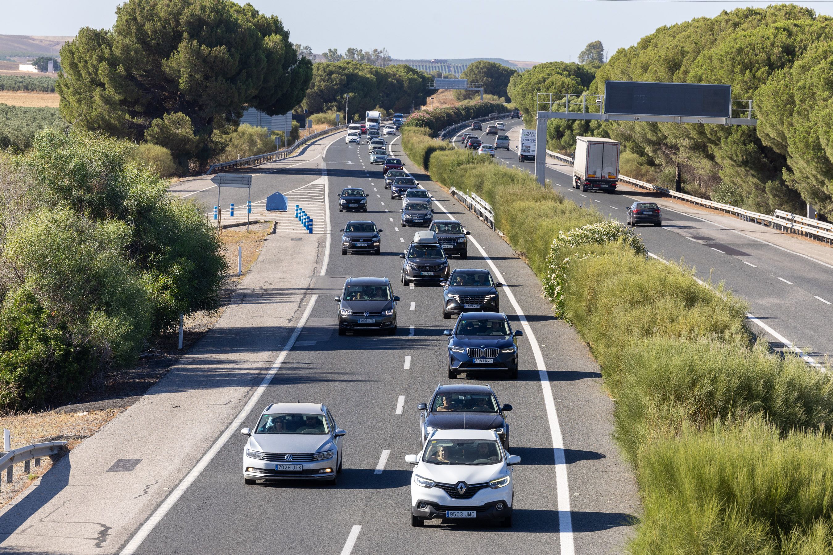 Tráfico abundante en las carreteras de la provincia de Cádiz.