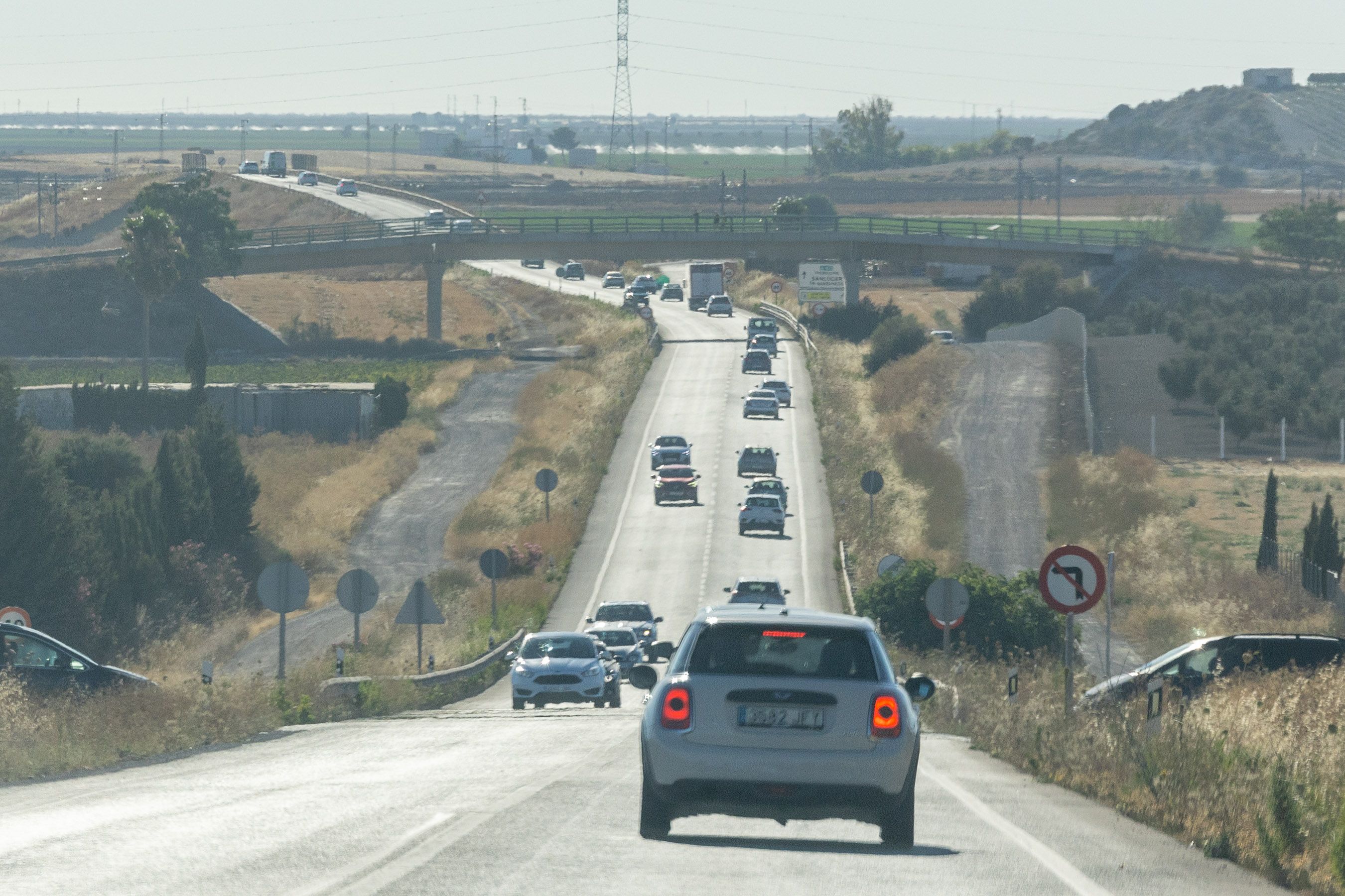 Una carretera de acceso a Cádiz en una imagen reciente. Los baches despiertan a Telmo