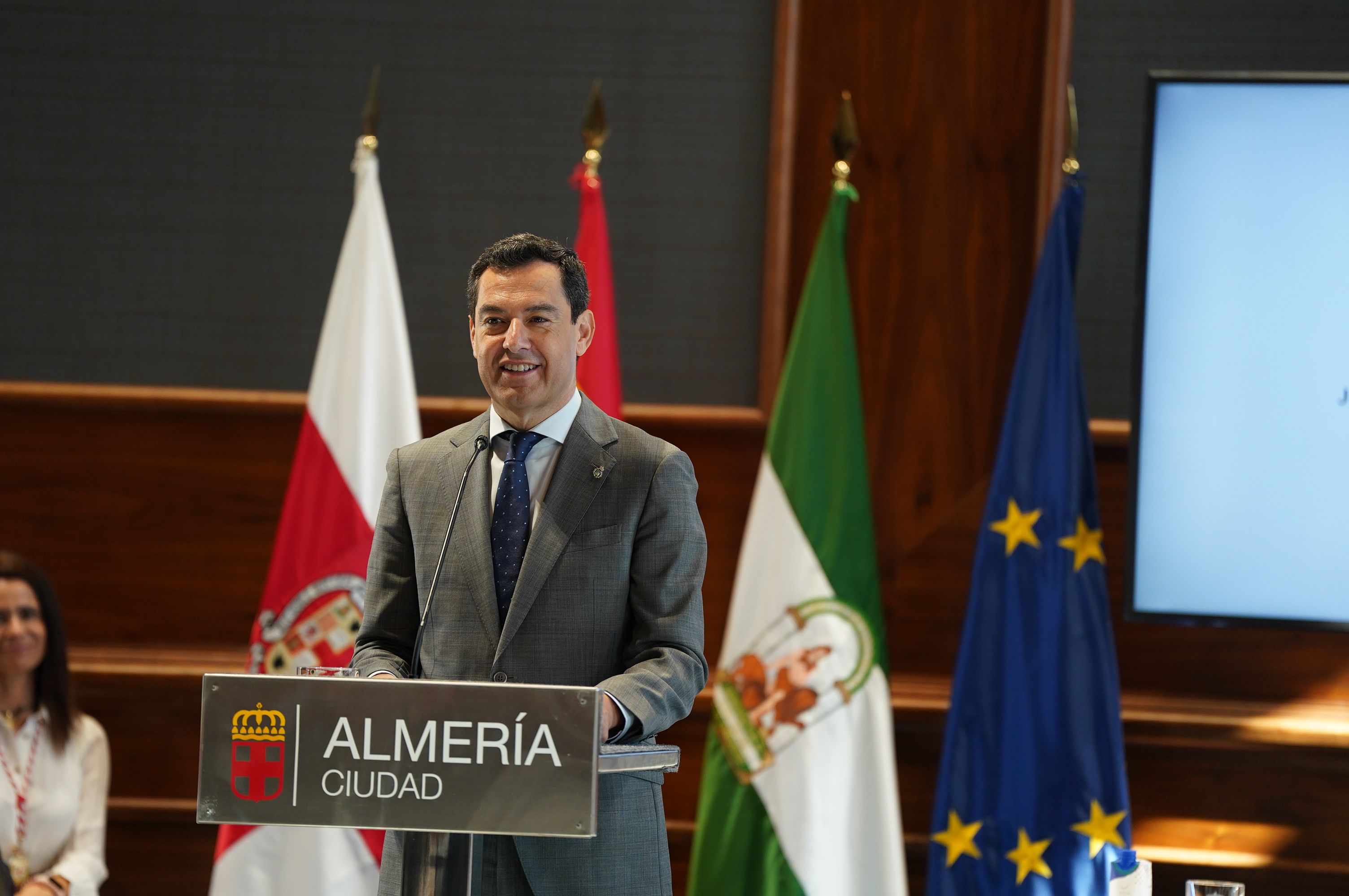 Juanma Moreno en el acto de este lunes.