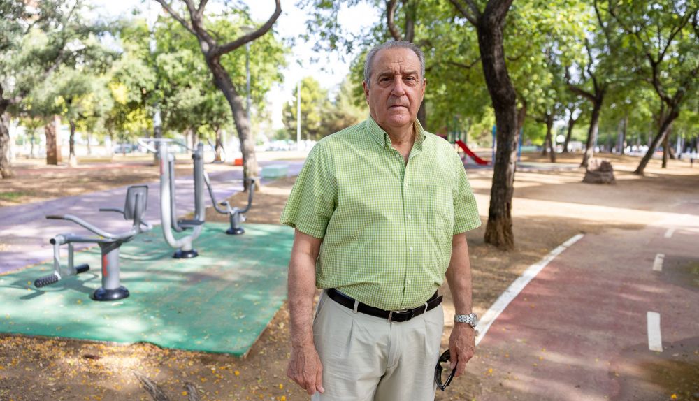 Antonio Ramos en el parque infantil situado en la zona verde que lleva el nombre de la barriada. 