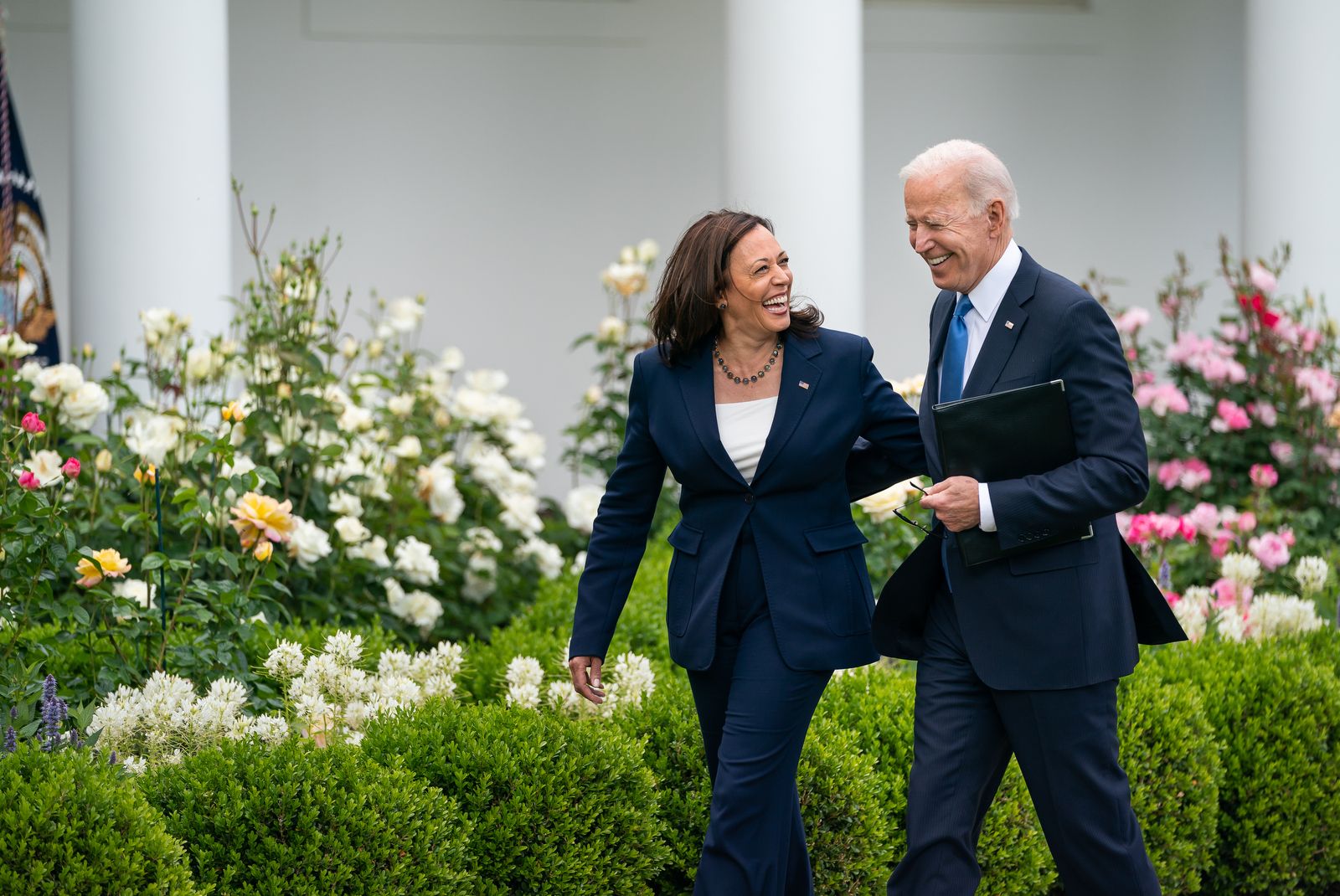 Joe Biden con Kamala Harris, casi con toda seguridad próxima candidata demócrata a Presidenta de Estados Unidos.