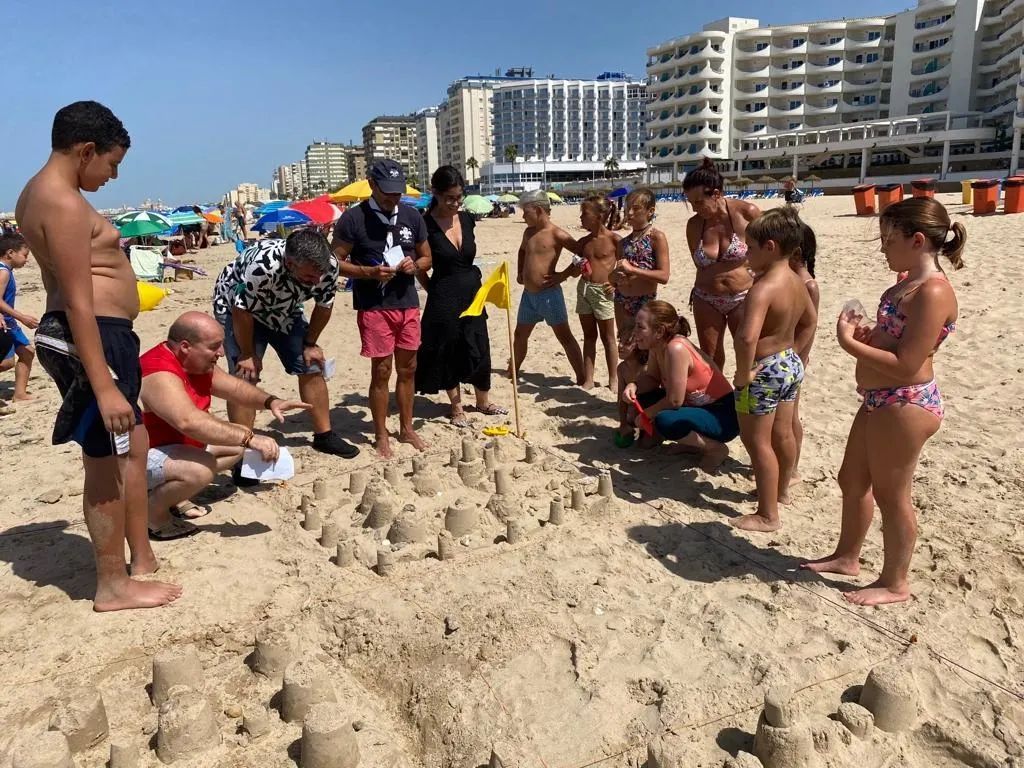 Concurso de castillos de arena en Cádiz, en una edición pasada.