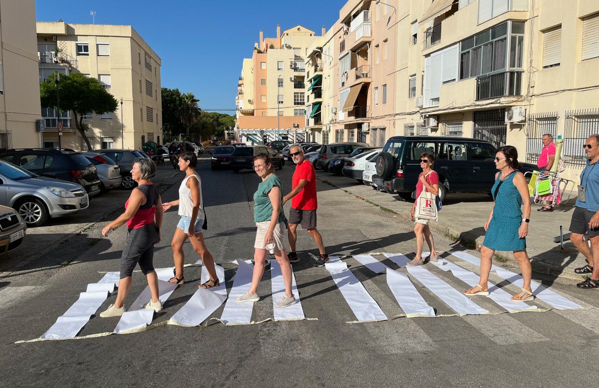 Vecinos de Malacara El Pinar piden pintar los pasos de peatones de este barrio de El Puerto.