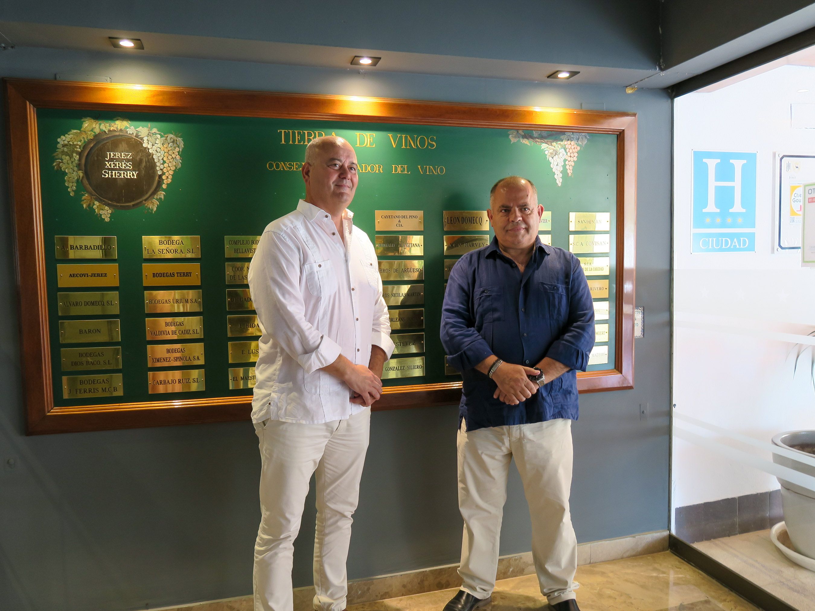 Juan Sañudo, director de Hotel Jerez & Spa, y Fulgencio Meseguer, director ejecutivo de Cayetano del Pino.