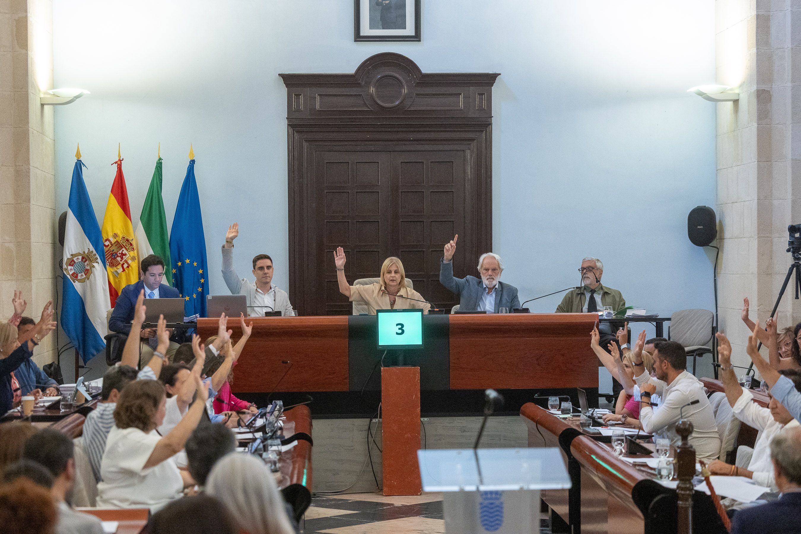 El pleno de Jerez aprueba su adhesión a la Red de Municipios Libres de Prostitución y Trata.