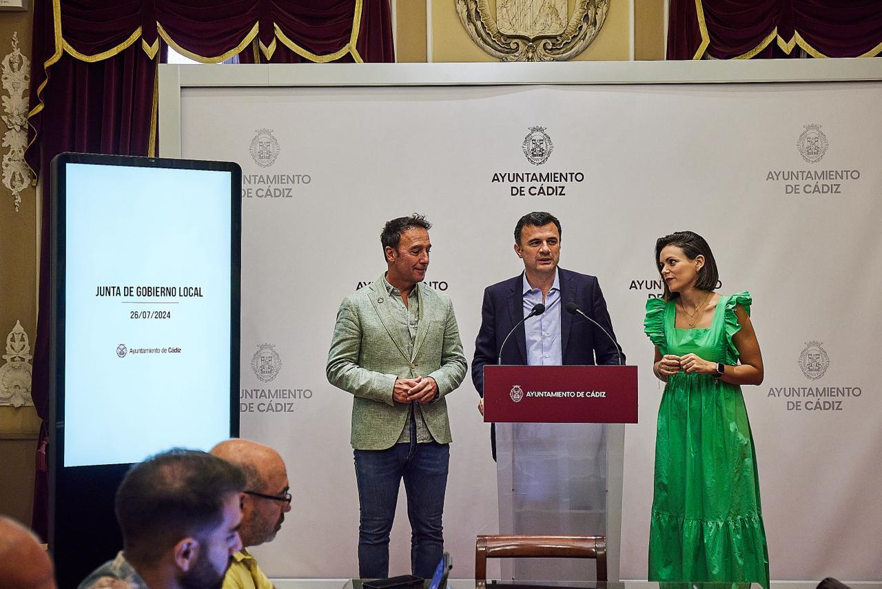 José Manuel Cossi, Bruno García y Beatriz Gandullo este viernes tras la junta de gobierno.