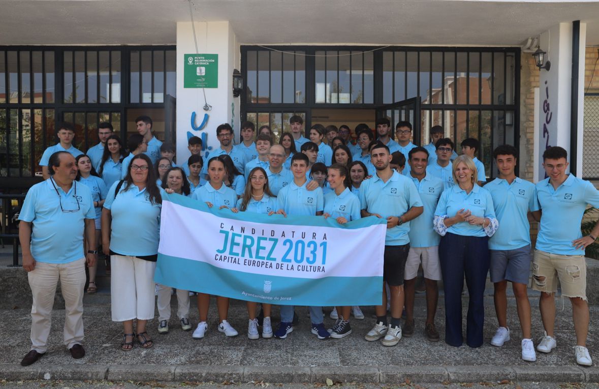 La alcaldesa y el delegado de cultura de Jerez, en un ensayo con la Orquesta Álvarez Beigbeder.