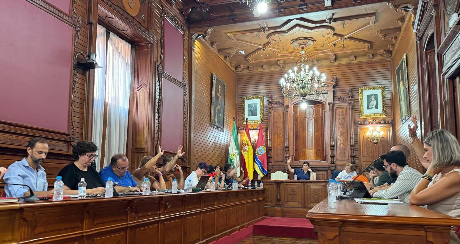 Imagen del pleno de Sanlúcar, donde se han hecho dos peticiones a la Junta de Andalucía.