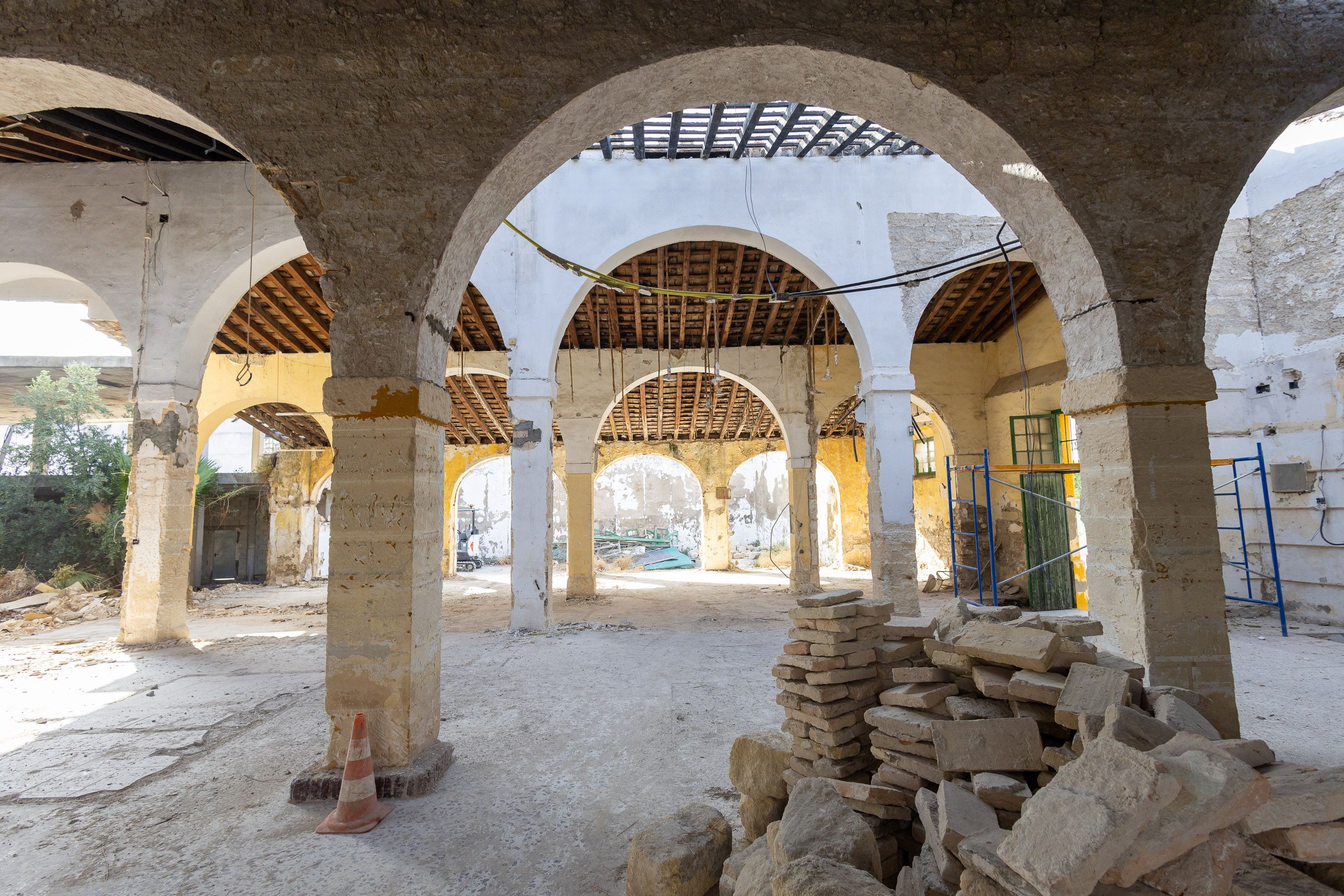 Casco histórico de Jerez. Imagen del interior de la bodega junto al palacio Riquelme, en la plaza del Mercado.