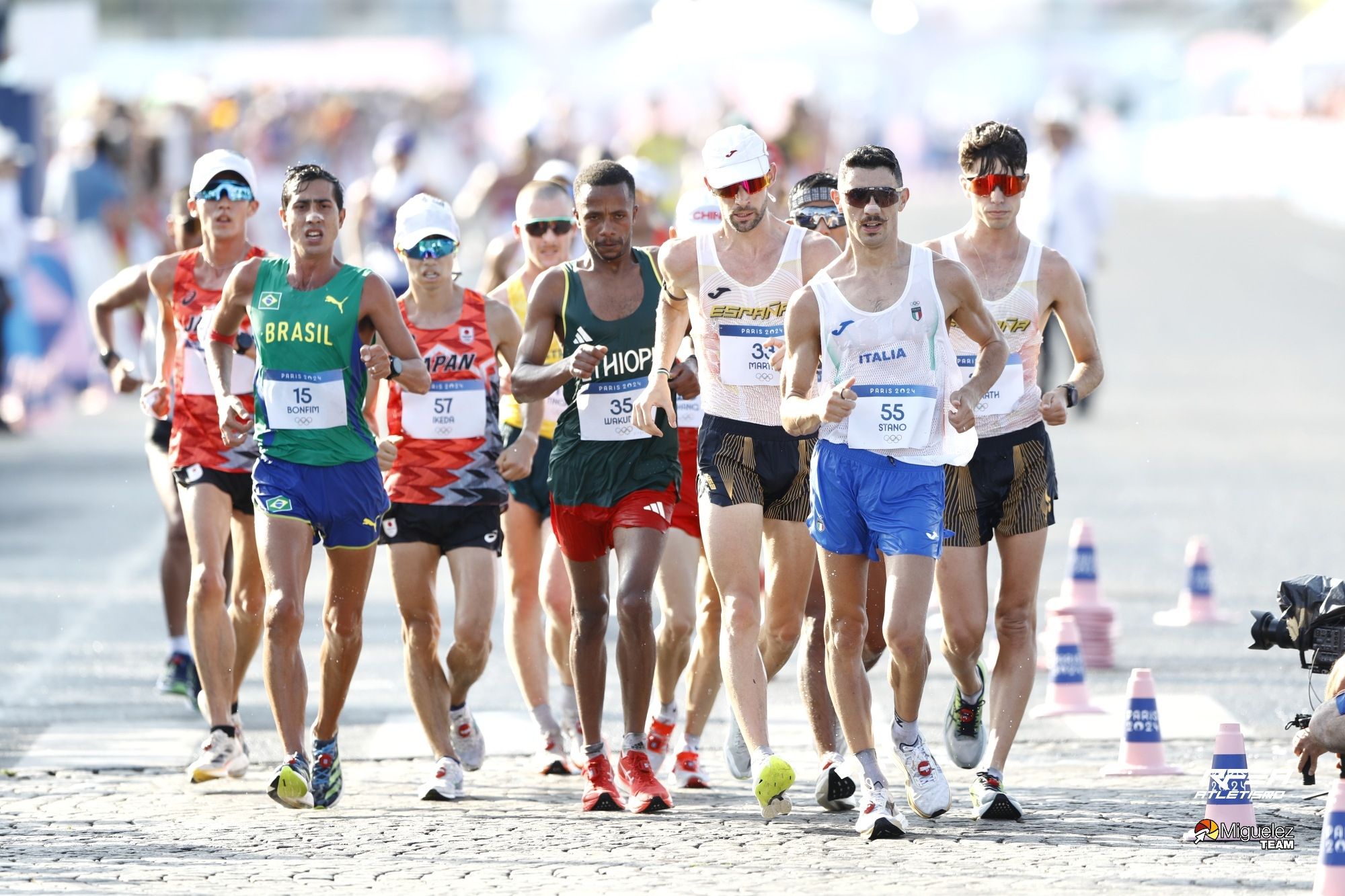 Álvaro Martín, atleta español, con el grupo en 20km marcha.