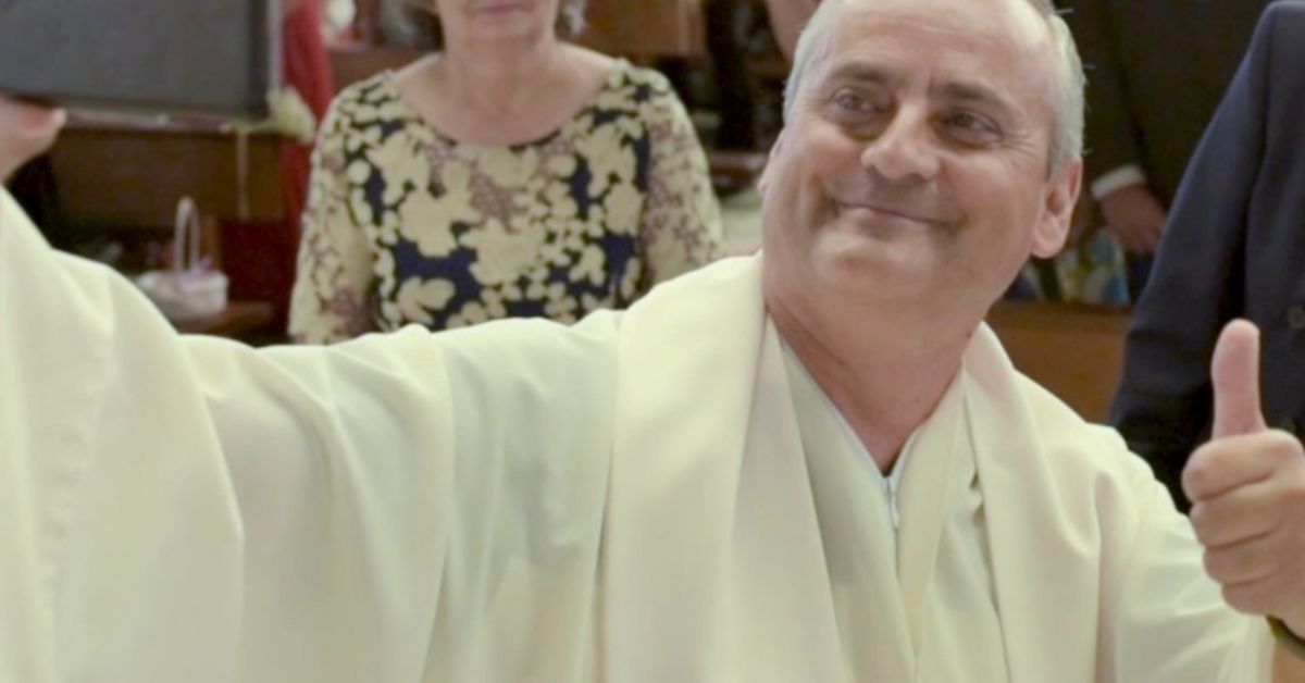 Marco Antonio, el cura amonestado por la Diocésis de Jerez, celebrando una boda.