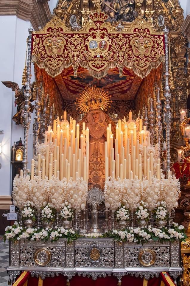 El palio de la Viergen de la Caridad de Cádiz. 