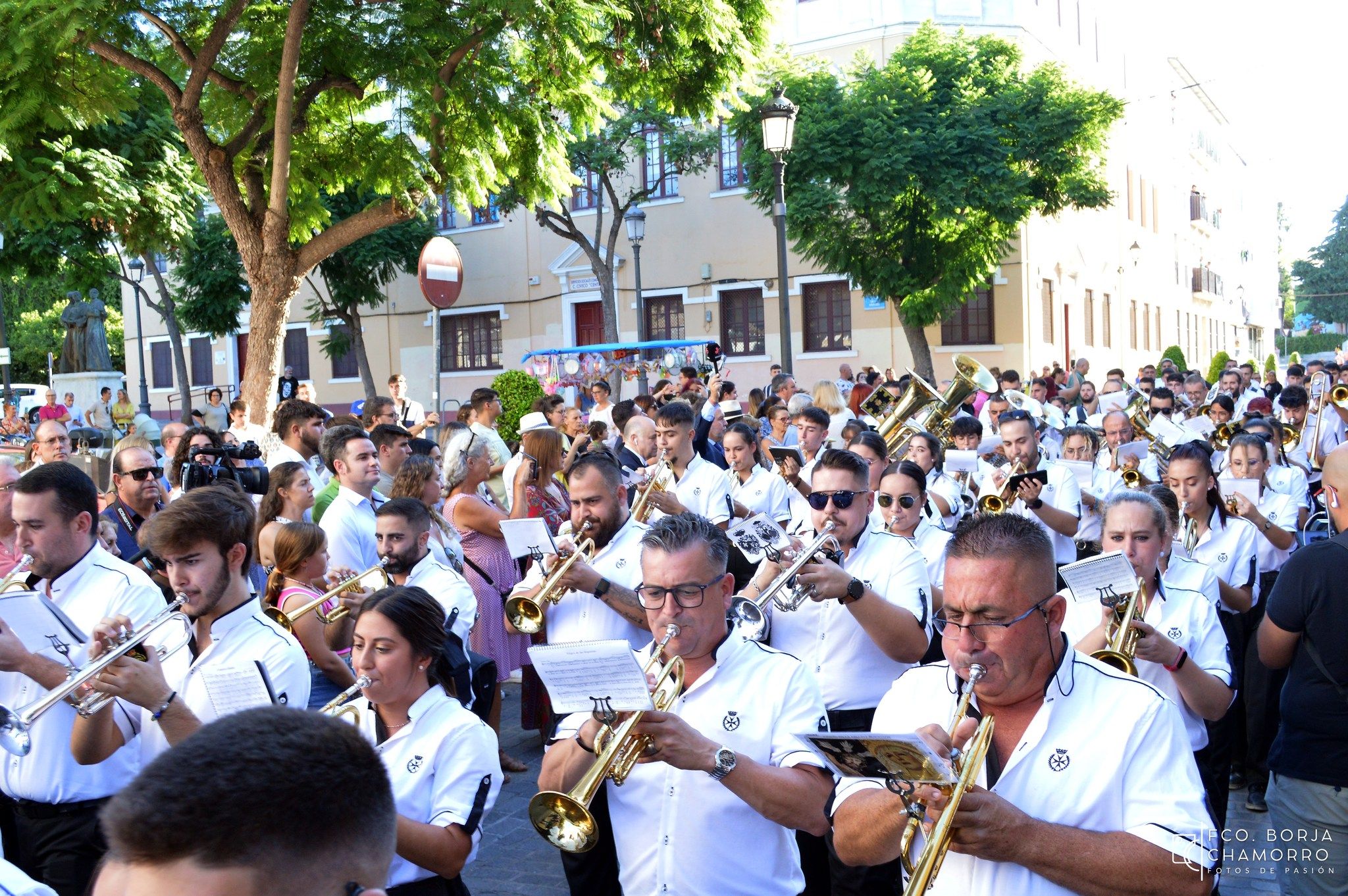  El obispado impide que El Prendimiento contrate a la banda de Los Gitanos. En la imagen, la Agrupación precediendo la procesión de la Virgen de la Merced. 