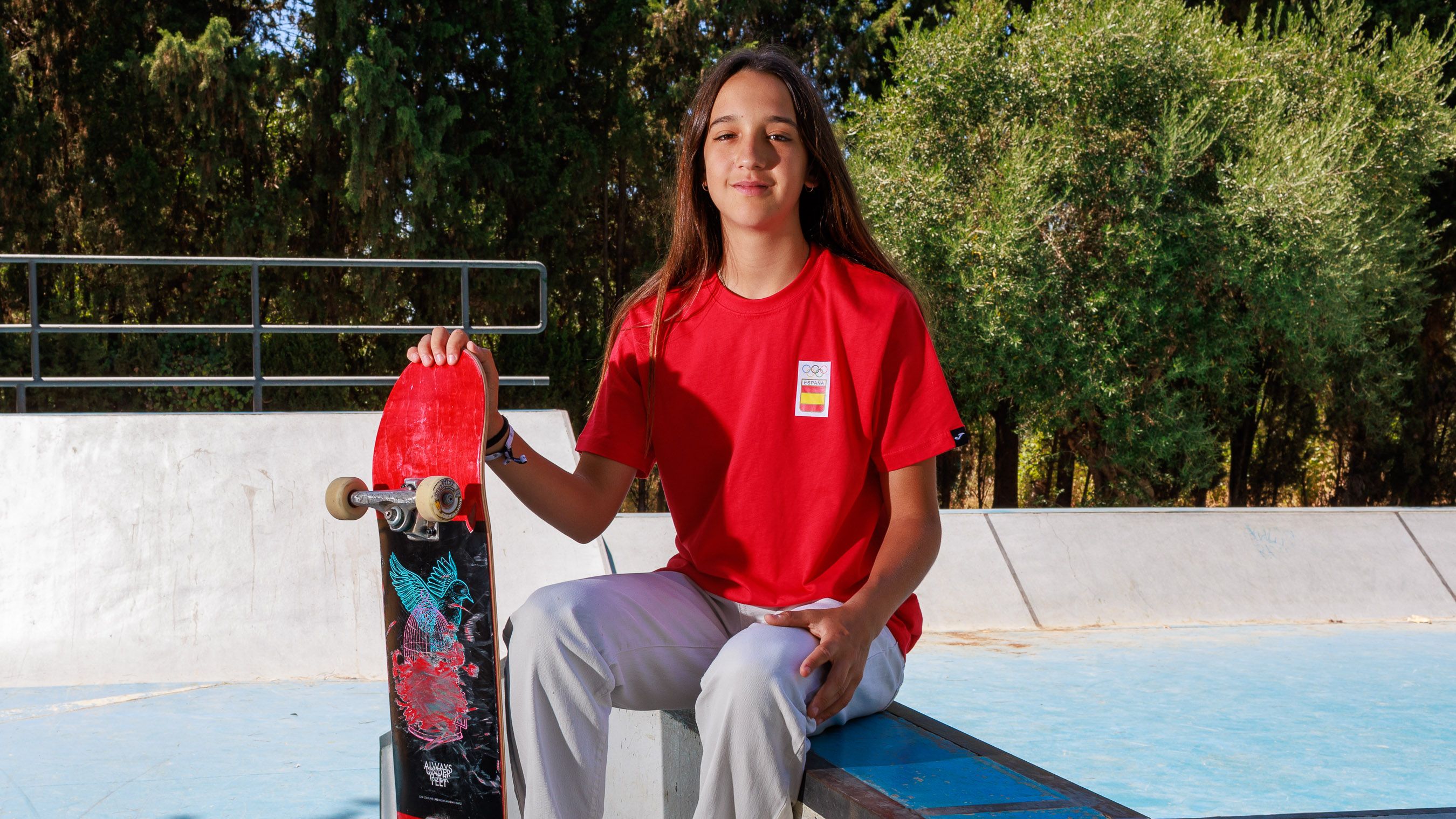 Natalia Muñoz, la skater olímpica posa en el Skatepark de su ciudad natal Arcos.