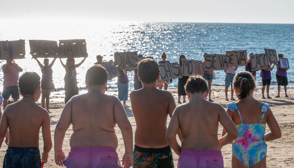 Marcha performance contra la violencia machista en Cádiz