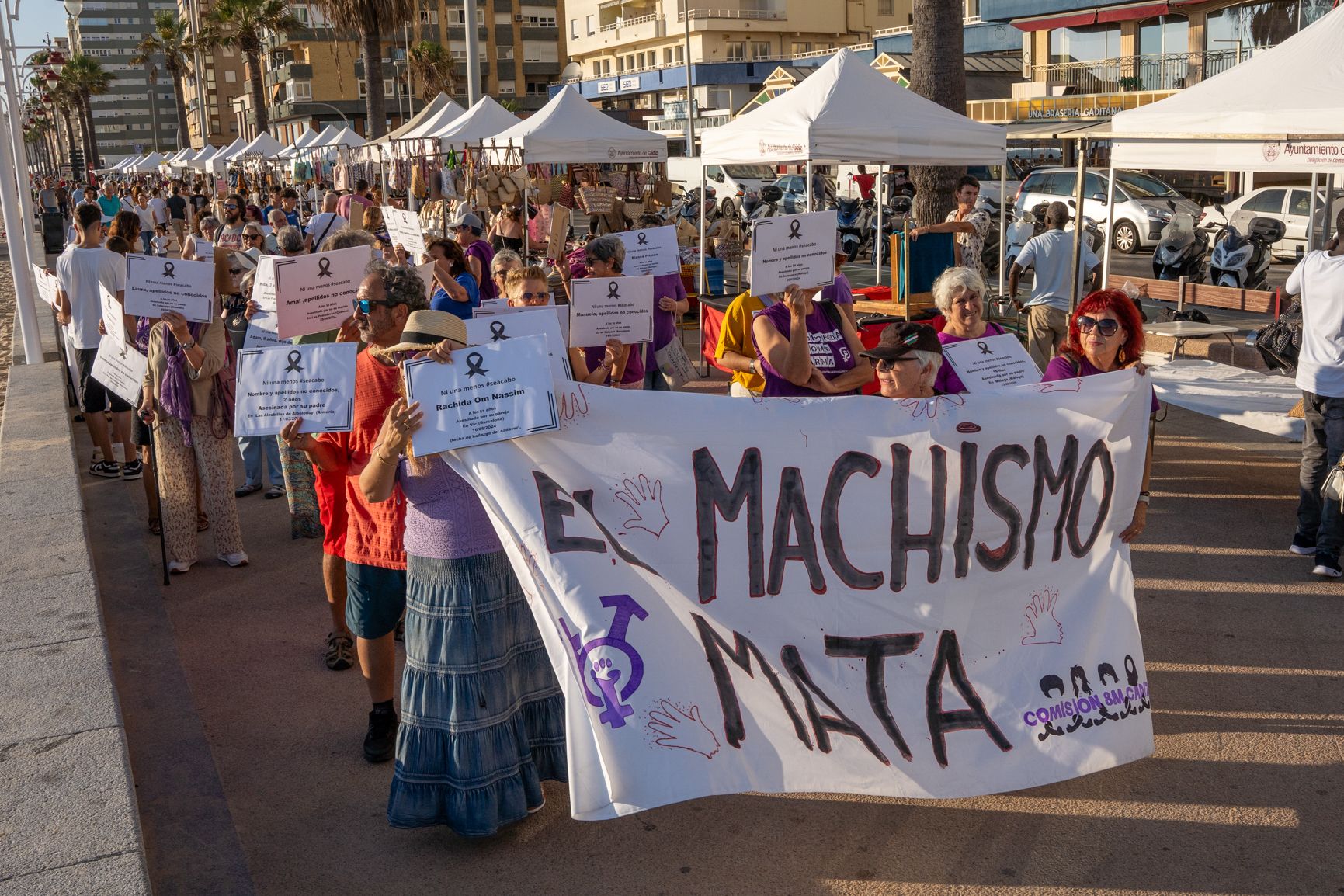 Marcha performance contra la violencia machista en Cádiz