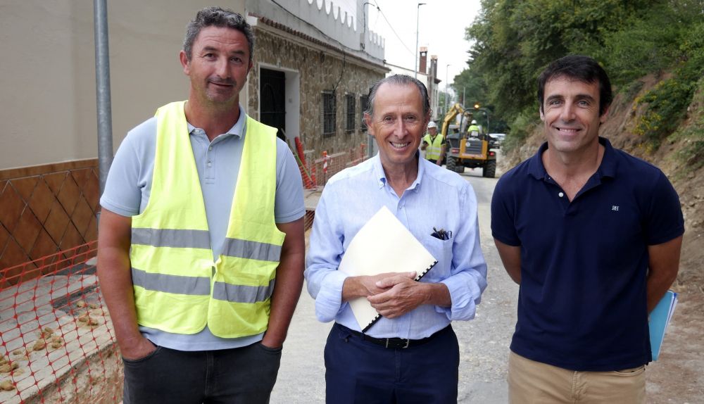 Visita del alcalde a las obras del callejón la Peligra.