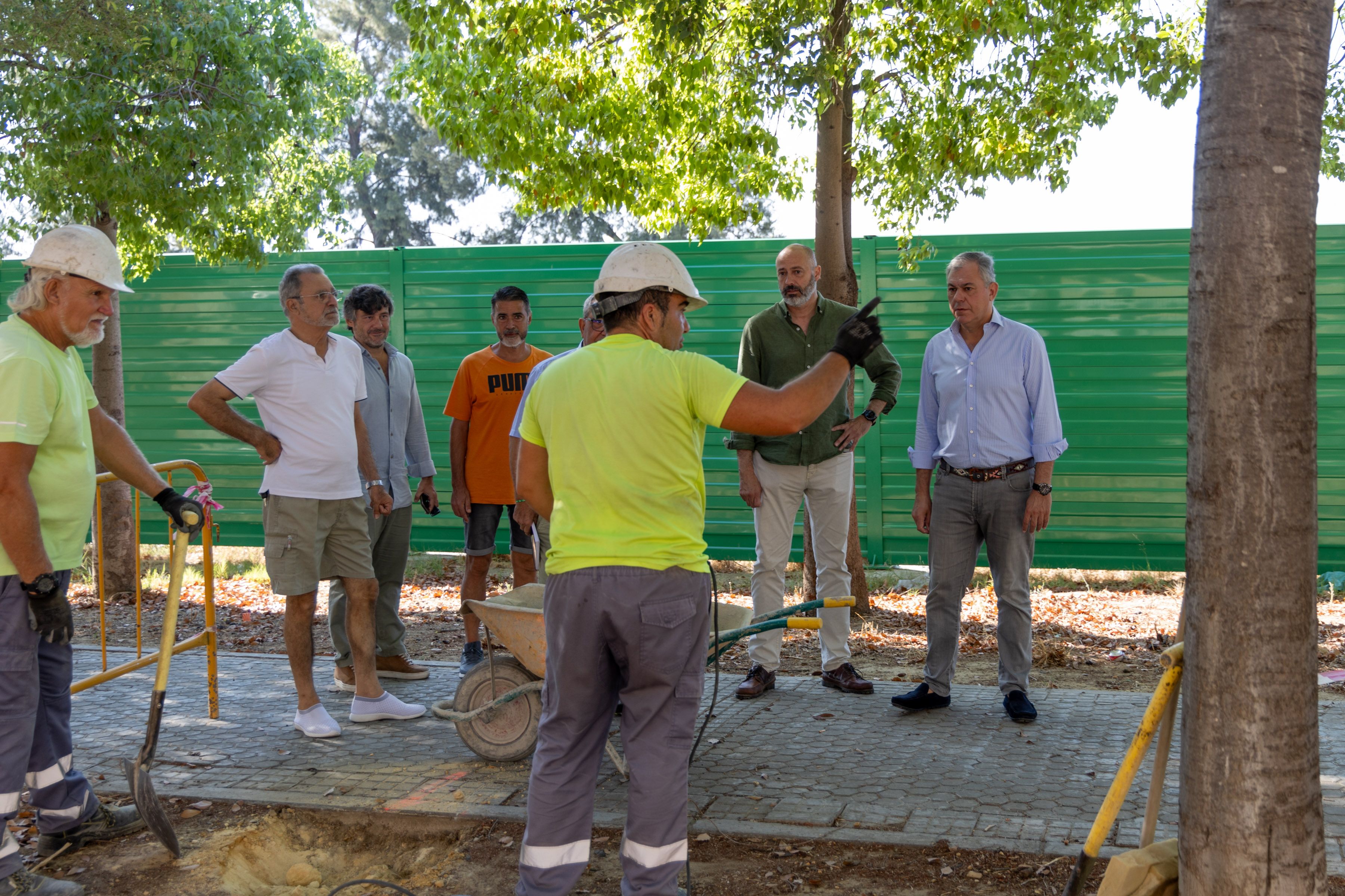 Así es la renovación de la red de abastecimiento del barrio de Palmete en Sevilla.