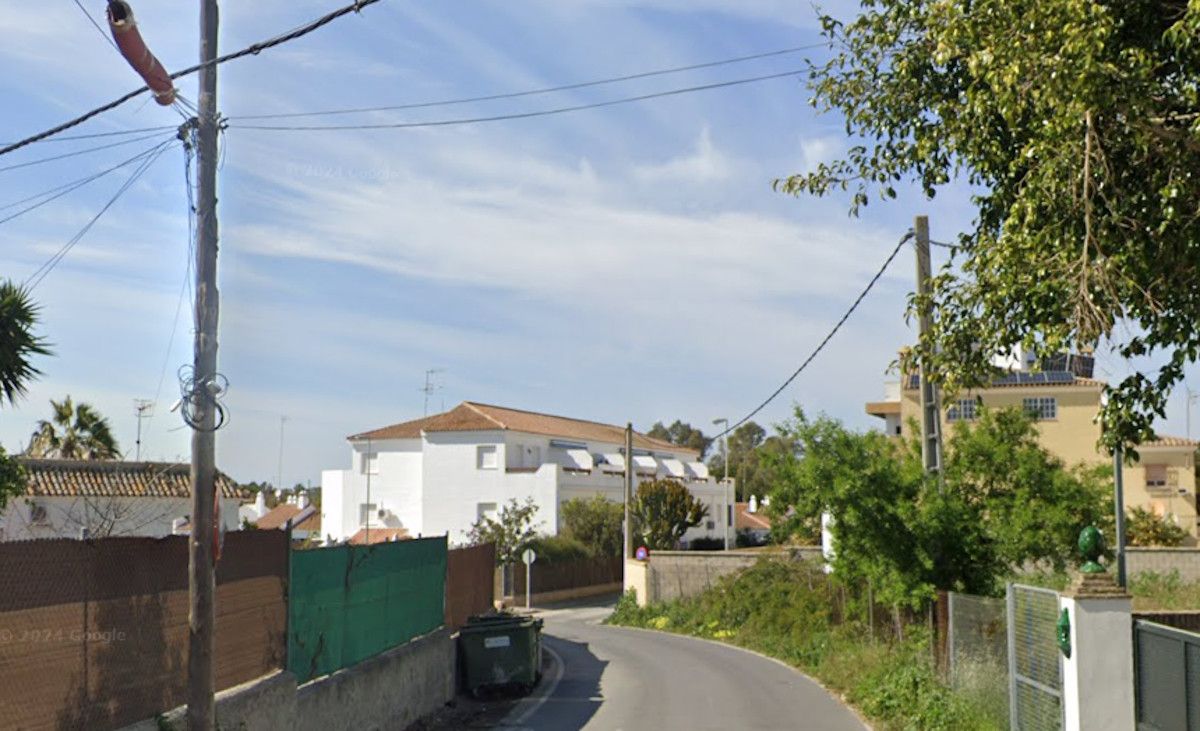 Calle Fray Isidoro de Sevilla, en Sanlúcar, donde la mujer ha sido atropellada. GOOGLEMAPS