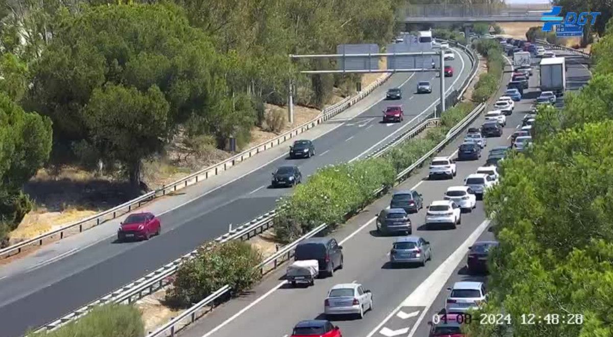 Retenciones en la AP-4 por un accidente de tráfico a la altura de Lebrija.