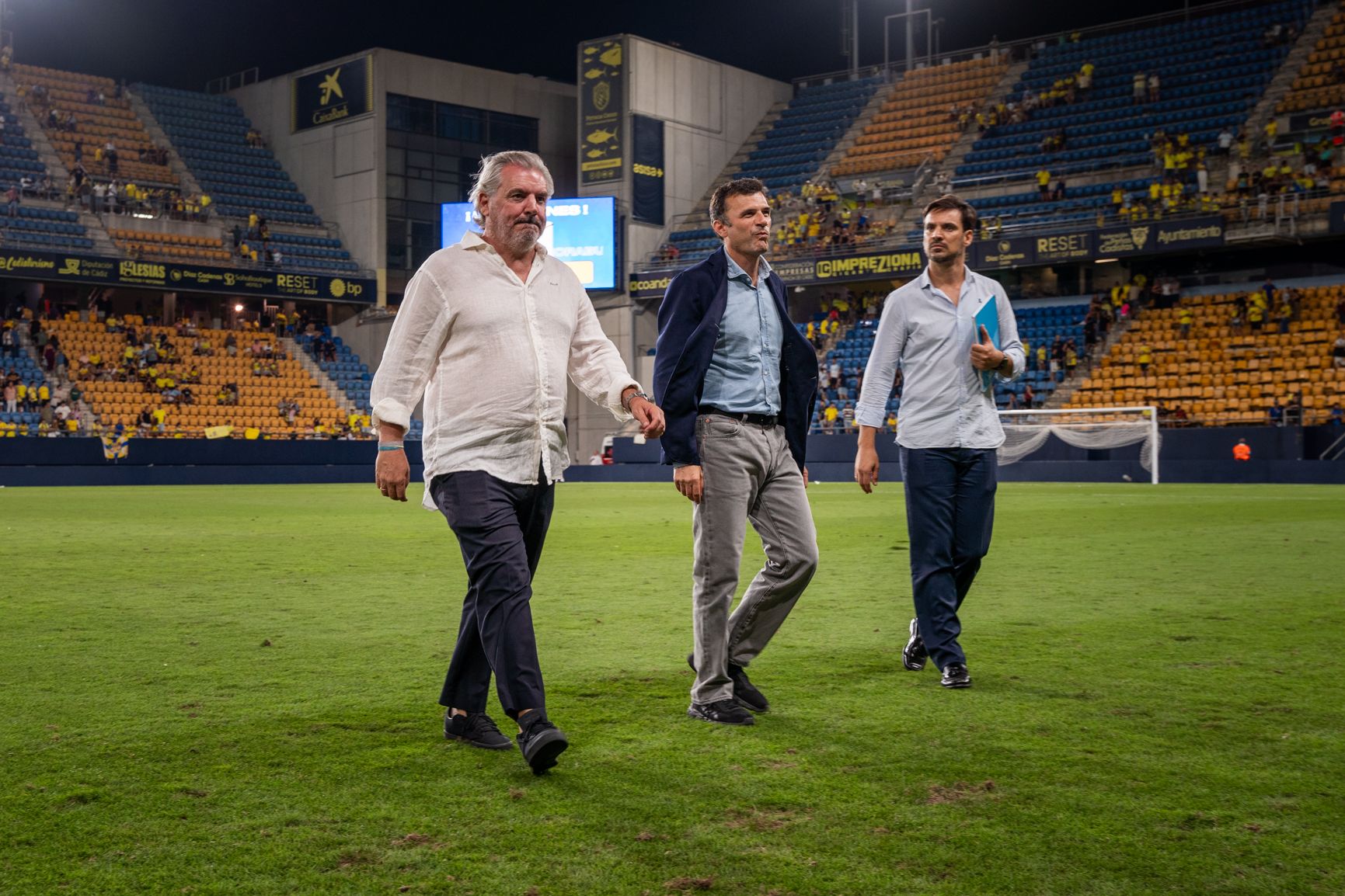 Manuel Vizcaíno, presidente del Cádiz CF, con el alcalde Bruno García, en el estadio Nuevo Mirandilla.