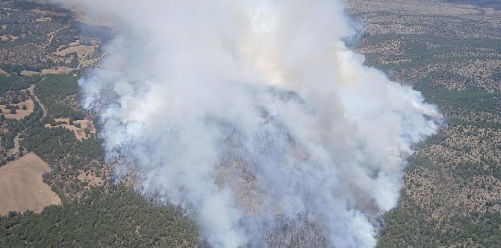 Imagen del incendio que ha llevado al confinamiento de un pueblo de Teruel.