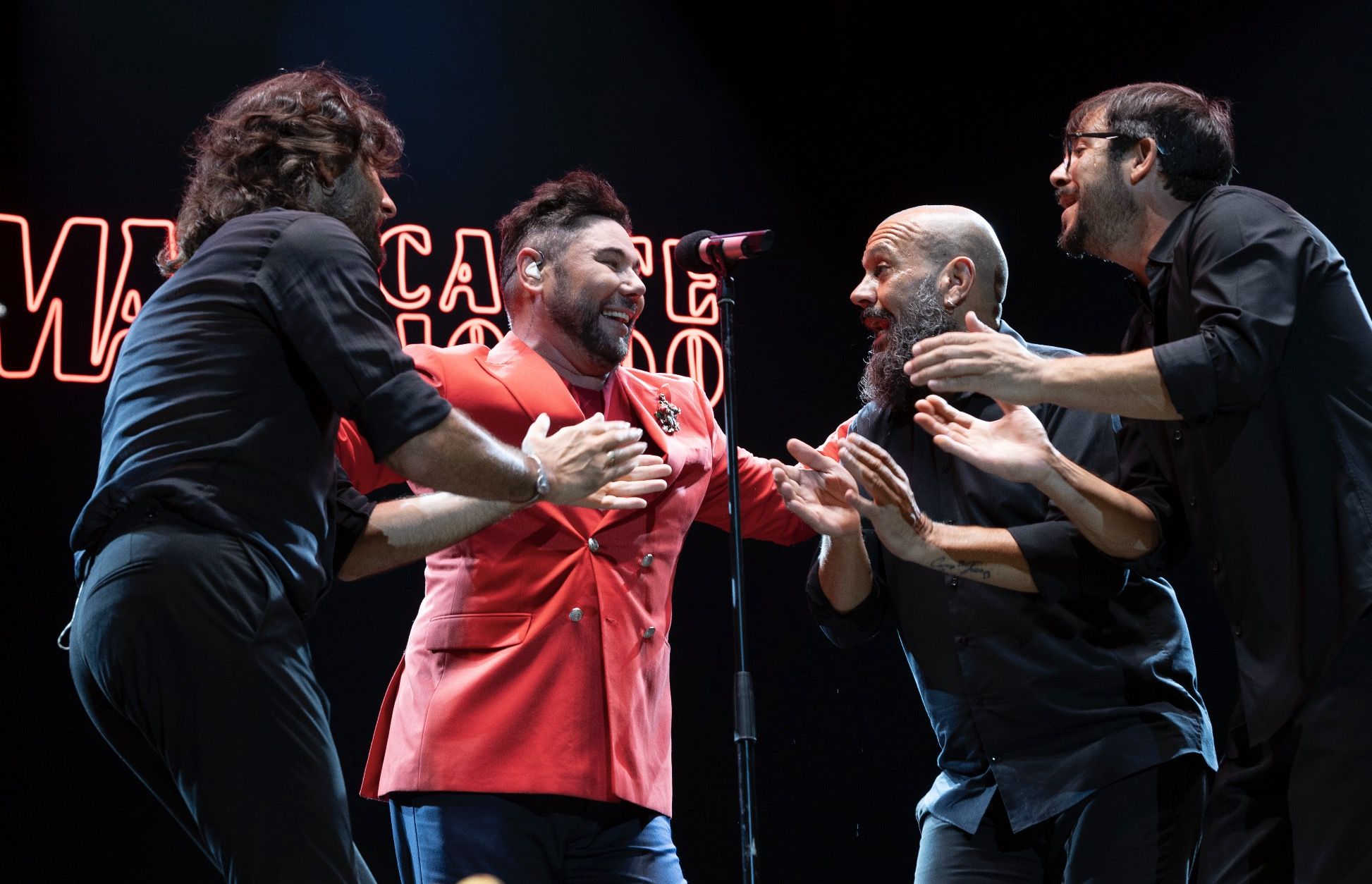 Miguel Poveda junto a Carlos Grilo, El Londro y Paquito González, compañeros de viaje en todos sus conciertos.