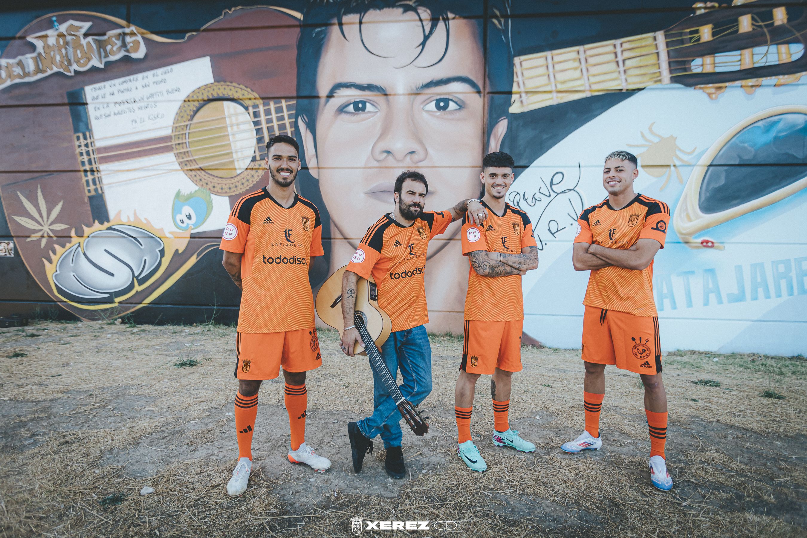 El Canijo en la presentación de la camiseta del Xerez CD, en una imagen de Cristo García para el club.