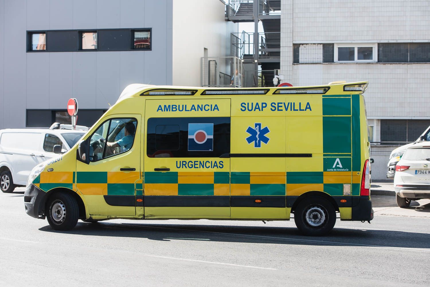 El trabajador ha muerto arrollado por un tractor en una parcela de Alcalá.