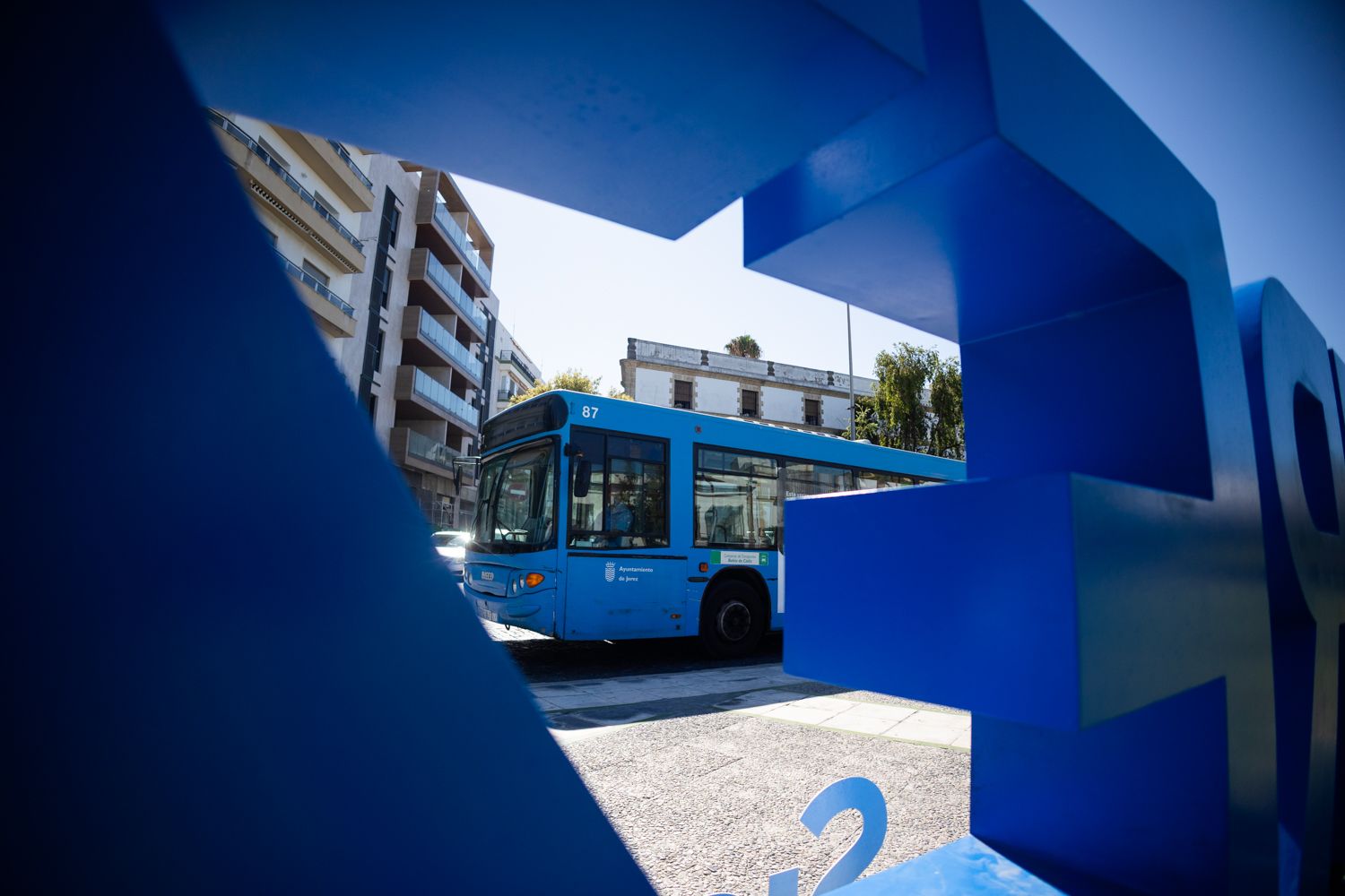 Uno de los autobuses urbanos de Jerez, con muchos años de antigüedad.