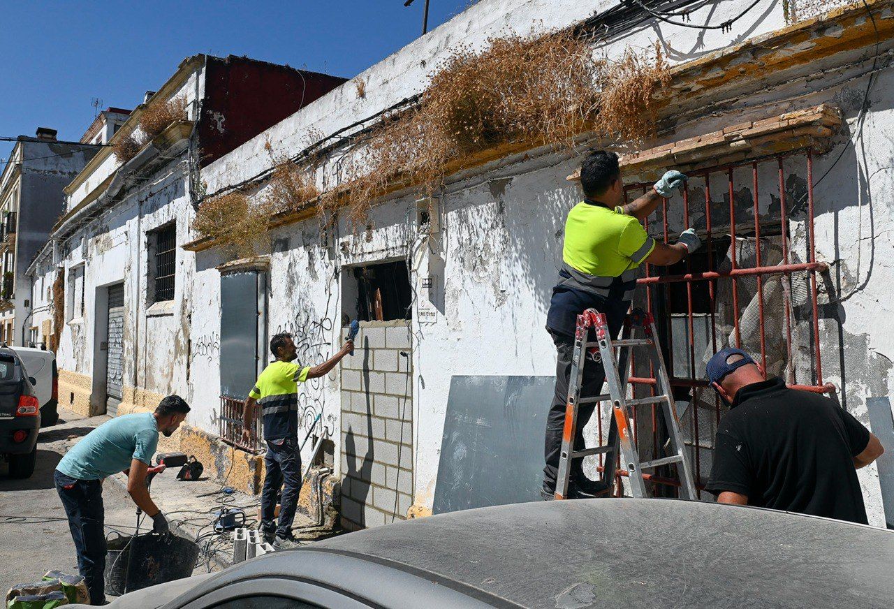 Tapiada una finca de la calle Don Juan para evitar 'okupaciones'.