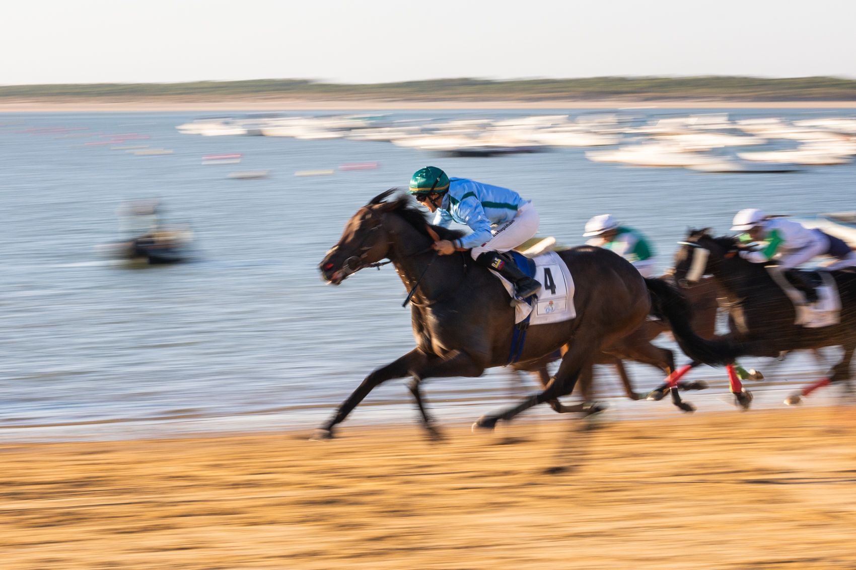 Una de las pruebas durante el primer ciclo de las carreras de caballos en Sanlúcar.