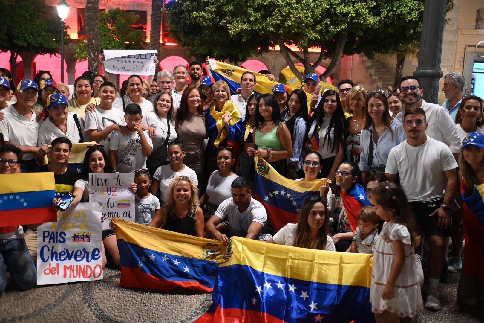 Concentración de venezolanos con Pelayo en la Plaza del Arenal difundida por el Ayuntamiento de Jerez este verano.