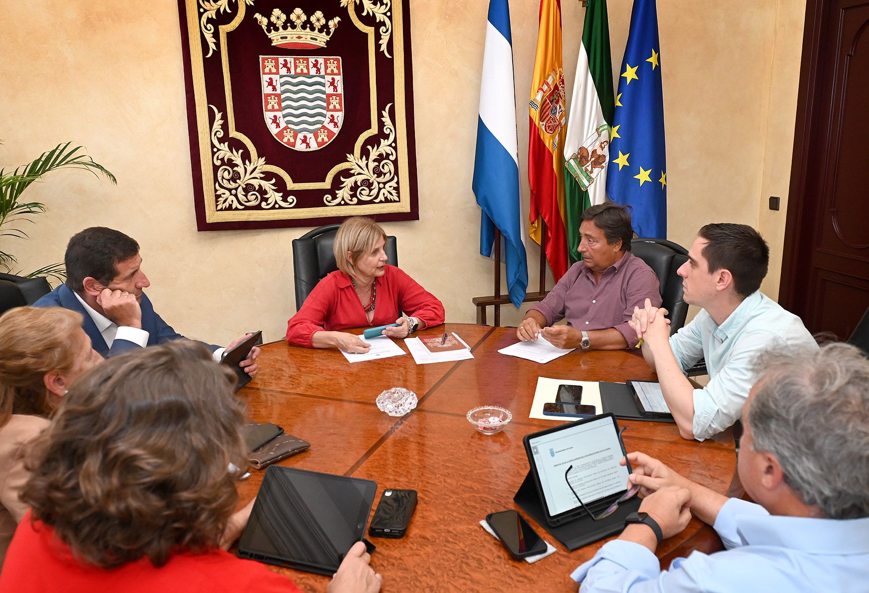 La alcaldesa en la reunión de la junta de gobierno local que se aprobó este convenio de ayuda a los inmigrantes. 