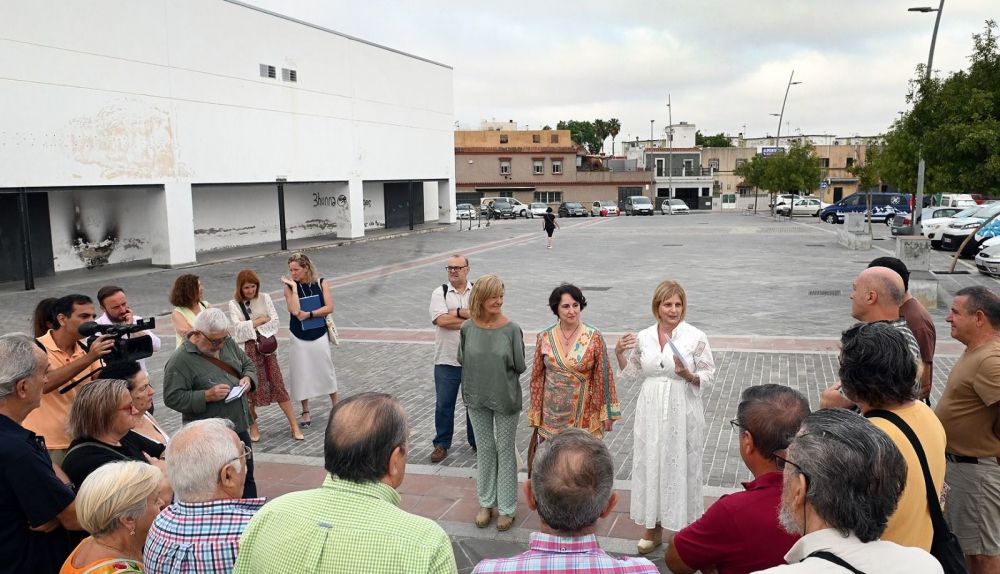 García-Pelayo dirigiéndose a los invitados a esta visita. 